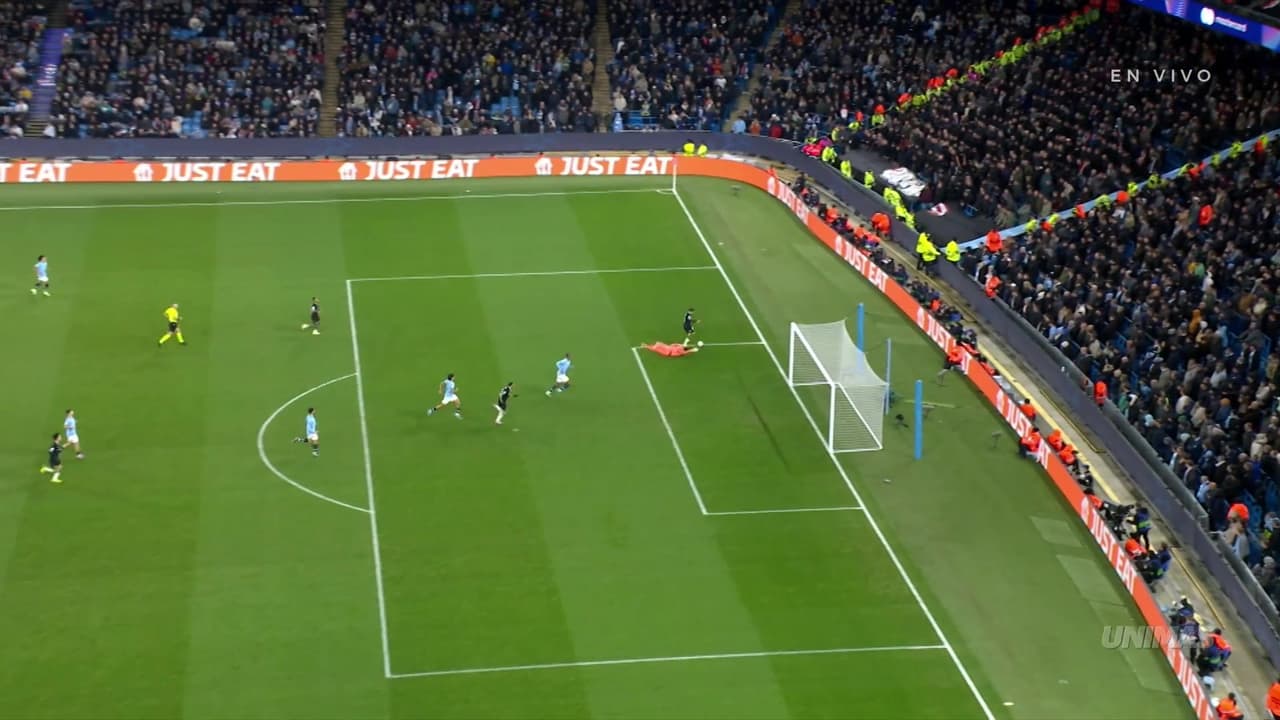 Efecto Santi Giménez: Entra al partido y de inmediato cae gol de Feyenoord