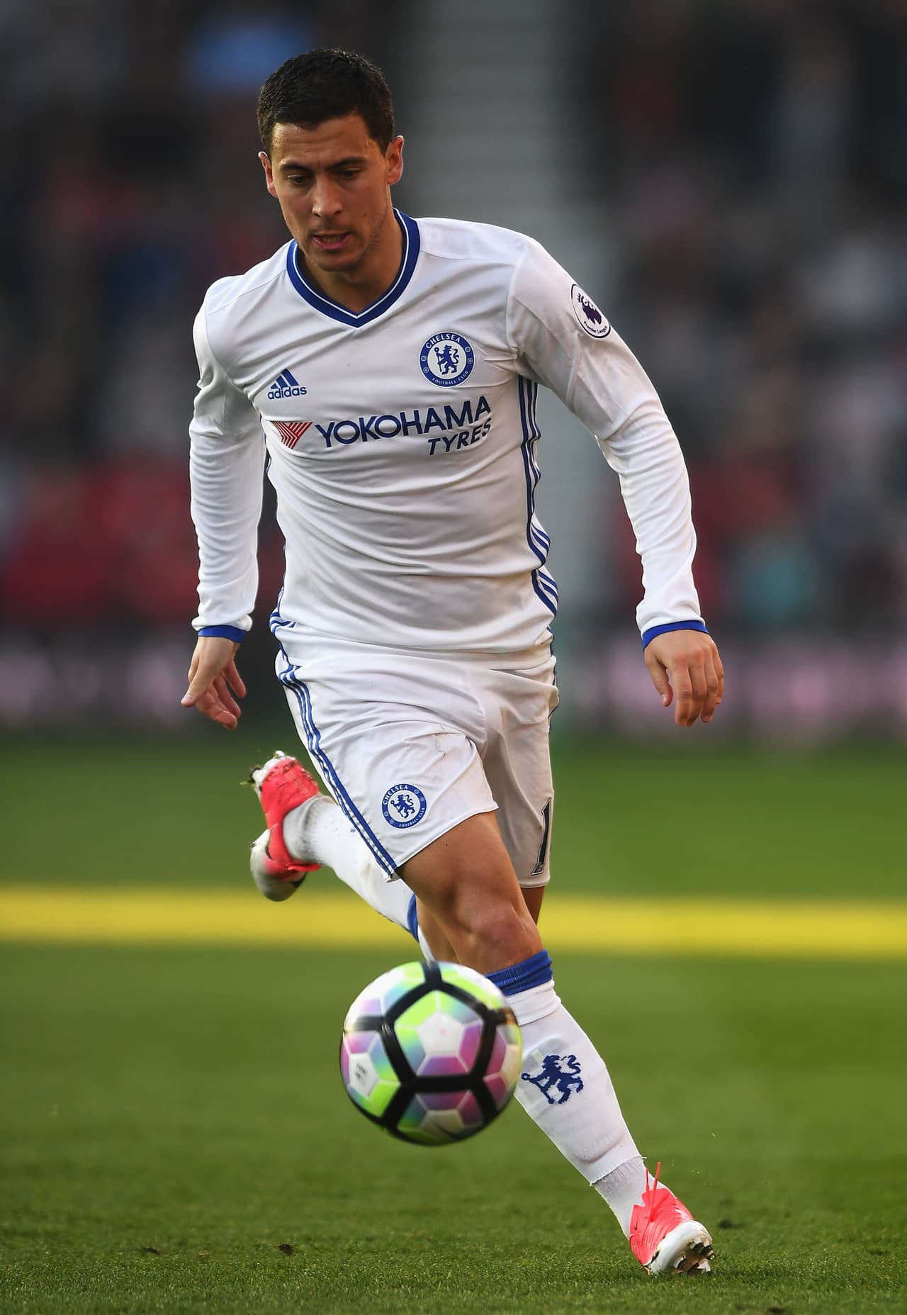 Eden Hazard (Chelsea) - Como se sabe, Real Madrid lo tienen en sus planes. Sin embargo, ahora el Paris Saint-Germain sale como posible destino.