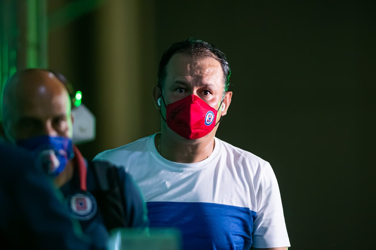 Juan Reynoso destaca la unión de Cruz Azul para ganar