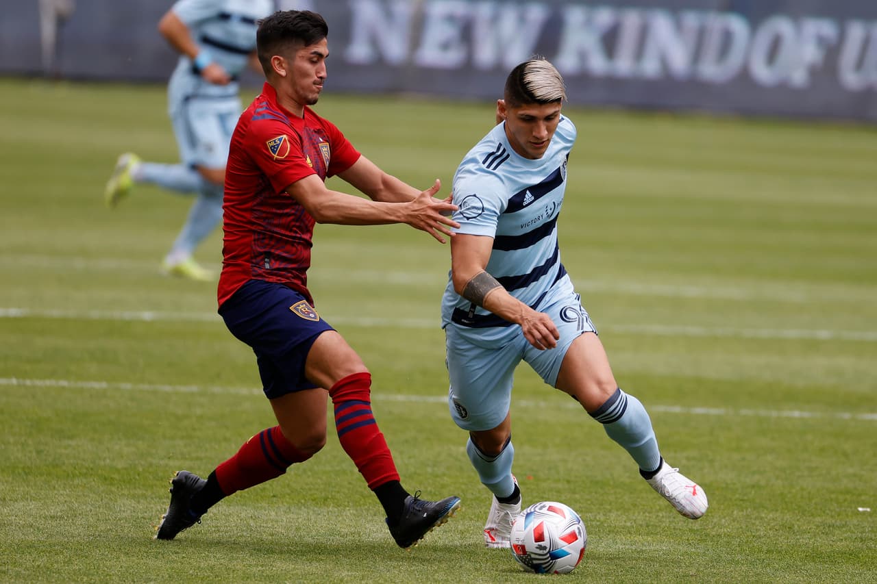 Real Salt Lake aguó la fiesta de Sporting Kansas City, que celebró el regreso a la titularidad y el gol de Alan Pulido.
<br>