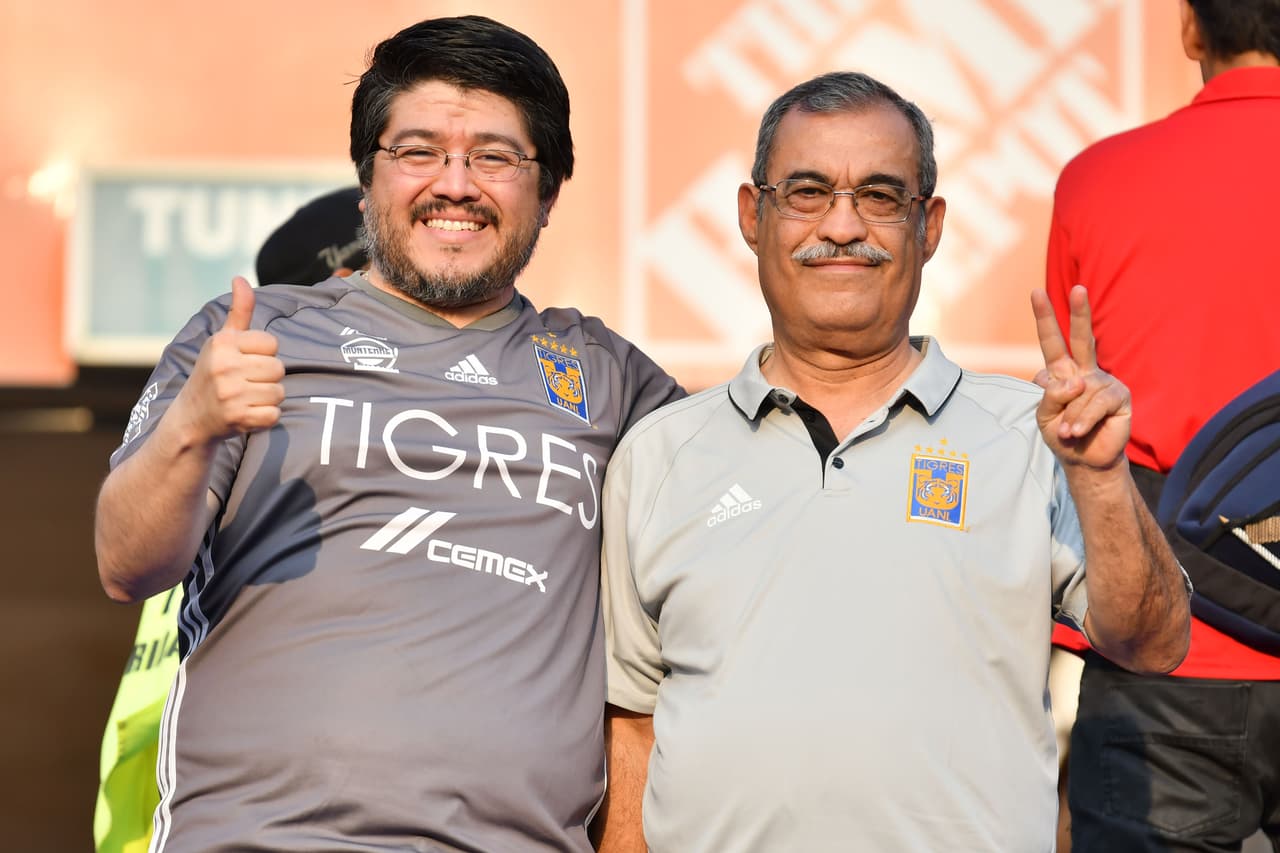 Los fanáticos de Tigres y Pumas viven el encuentro por la Jornada 13 del Clausura 2019 en el Estadio Universitario de la Universidad Autónoma Nuevo León.