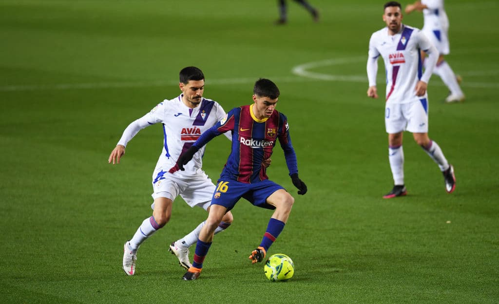 El Barcelona, sin Messi, iguala marcador ante el Eibar. Kike García le daba el triunfo a su equipo con gol al 57, pero fue Ousmane Dembelé quien salvó a los blaugranas y empató al minuto 67, durante la Jornada 16 de LaLiga.