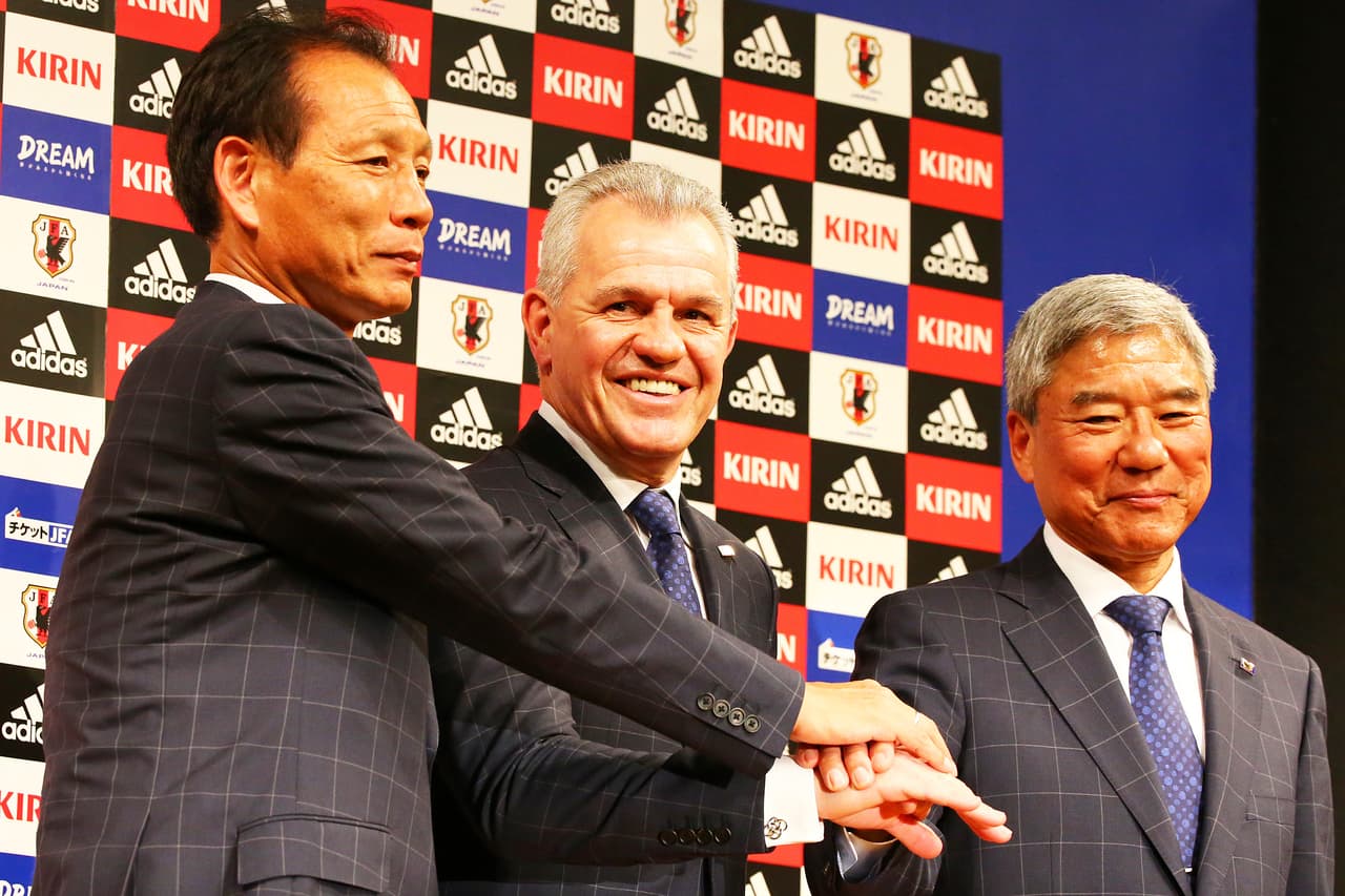 Con el final del Mundial 2010 Aguirre dejó el Tri y volvió a los clubes con Real Zaragoza y Espanyol. En el 2014 asumió en la selección de Japón para reemplazar a Alberto Zaccheroni.