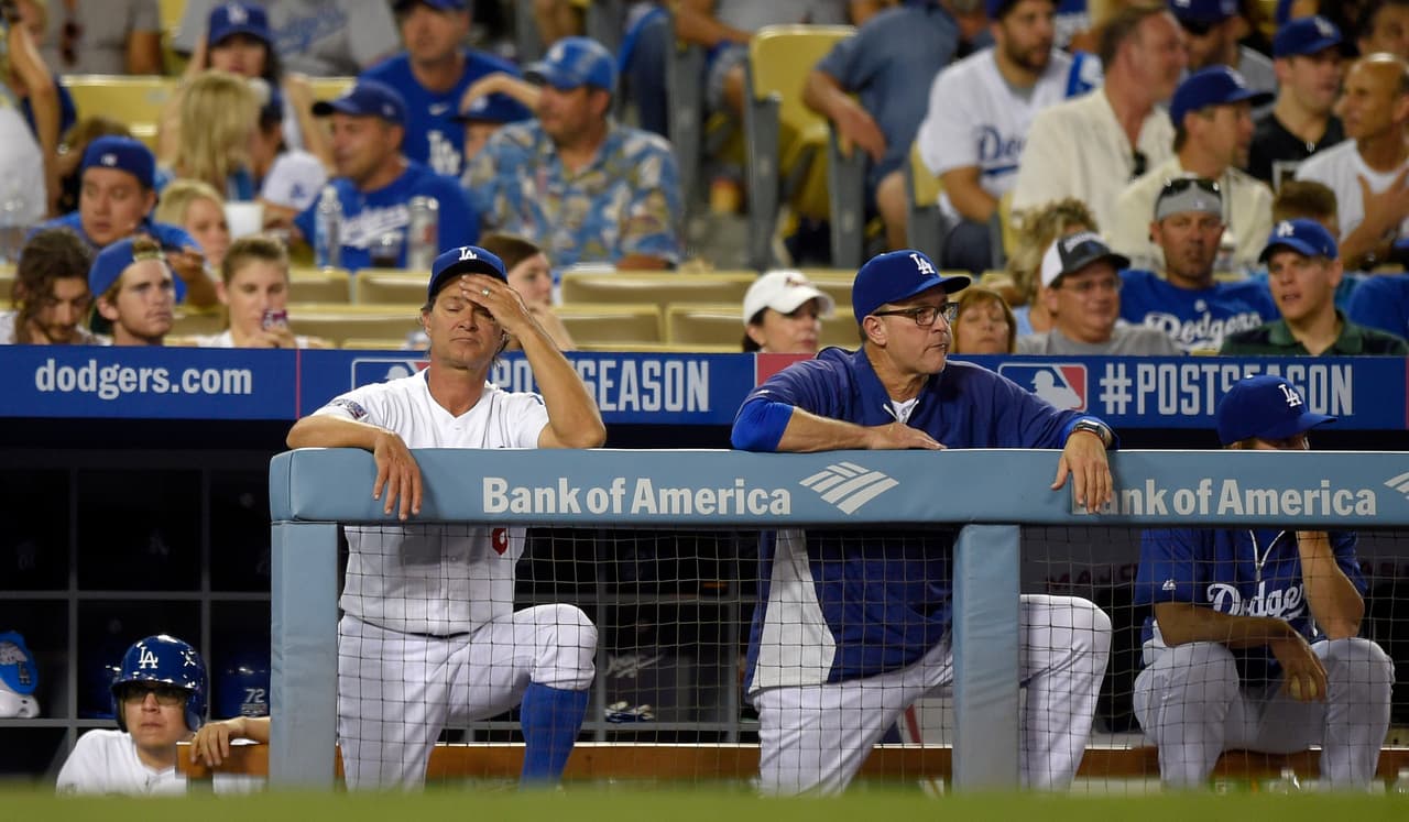 Los Dodgers se convirtieron en el primer equipo en tener dos derrotas al hilo en dos Series Mundiales. El único equipo que tiene ese récord son los Texas Rangers en 2010 y 2011.