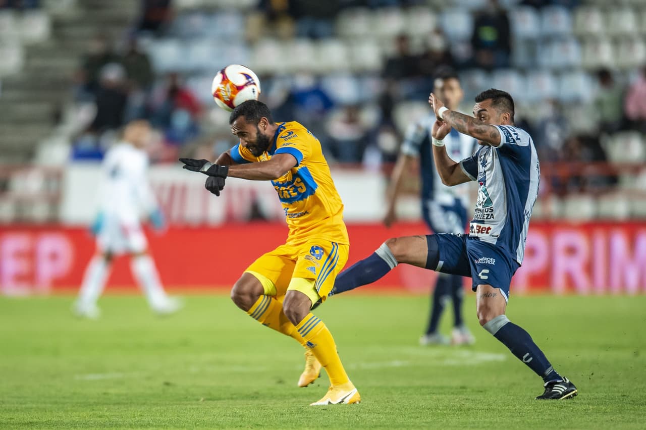 Roberto de la Rosa agarra adelantado a Nahuel y consigue el tanto que la da la victoria a 1-0 sobre los Tigres. Los felinos quedan fuera de del repechaje y Pachuca recupera posiciones y llega a la onceava plaza.