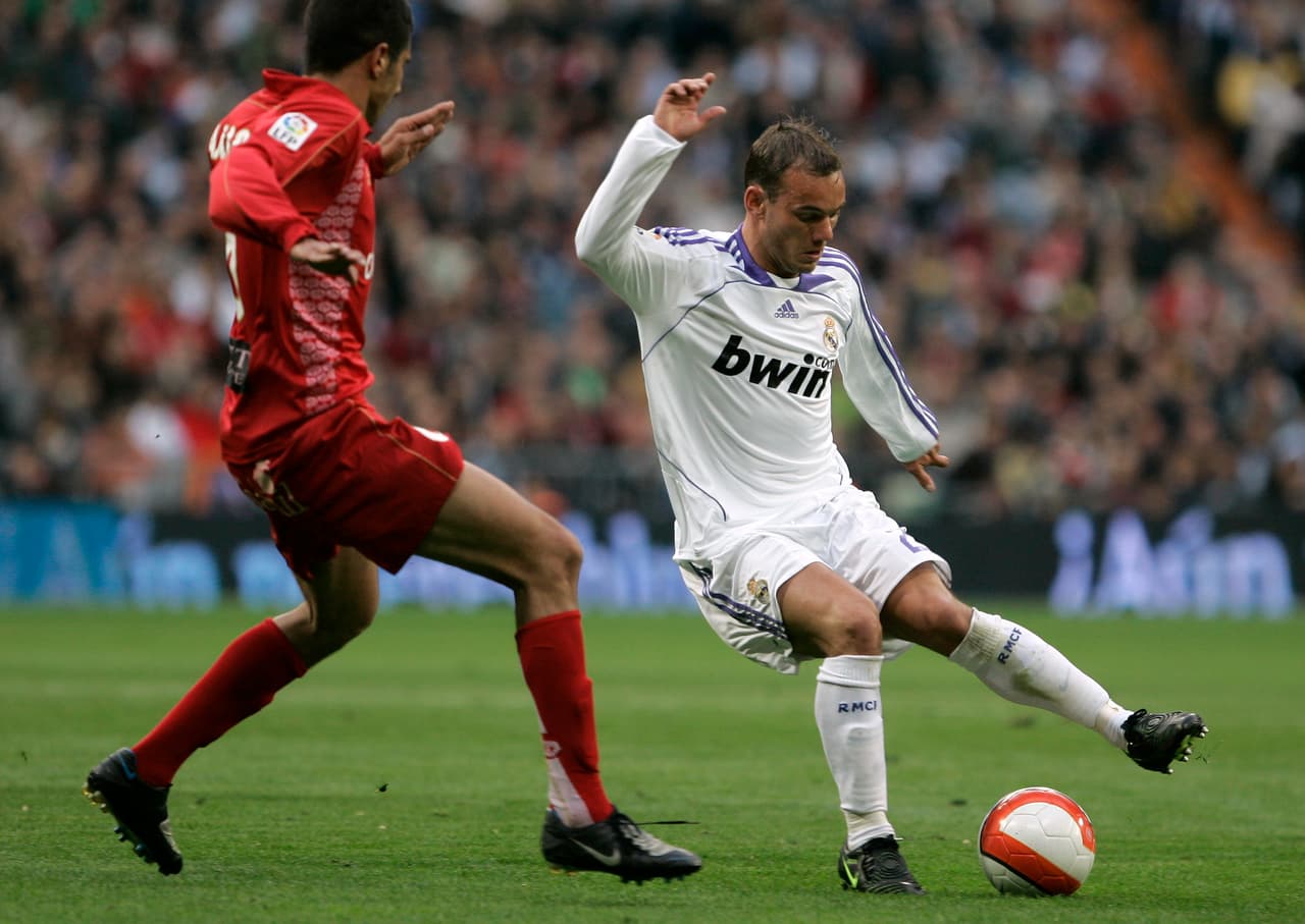 Real Murcia tiene una historia de 98 años, 18 de ellos en Primera División de España y 54 en Segunda División. En la actualidad milita en la Segunda División B, la tercera categoría española.