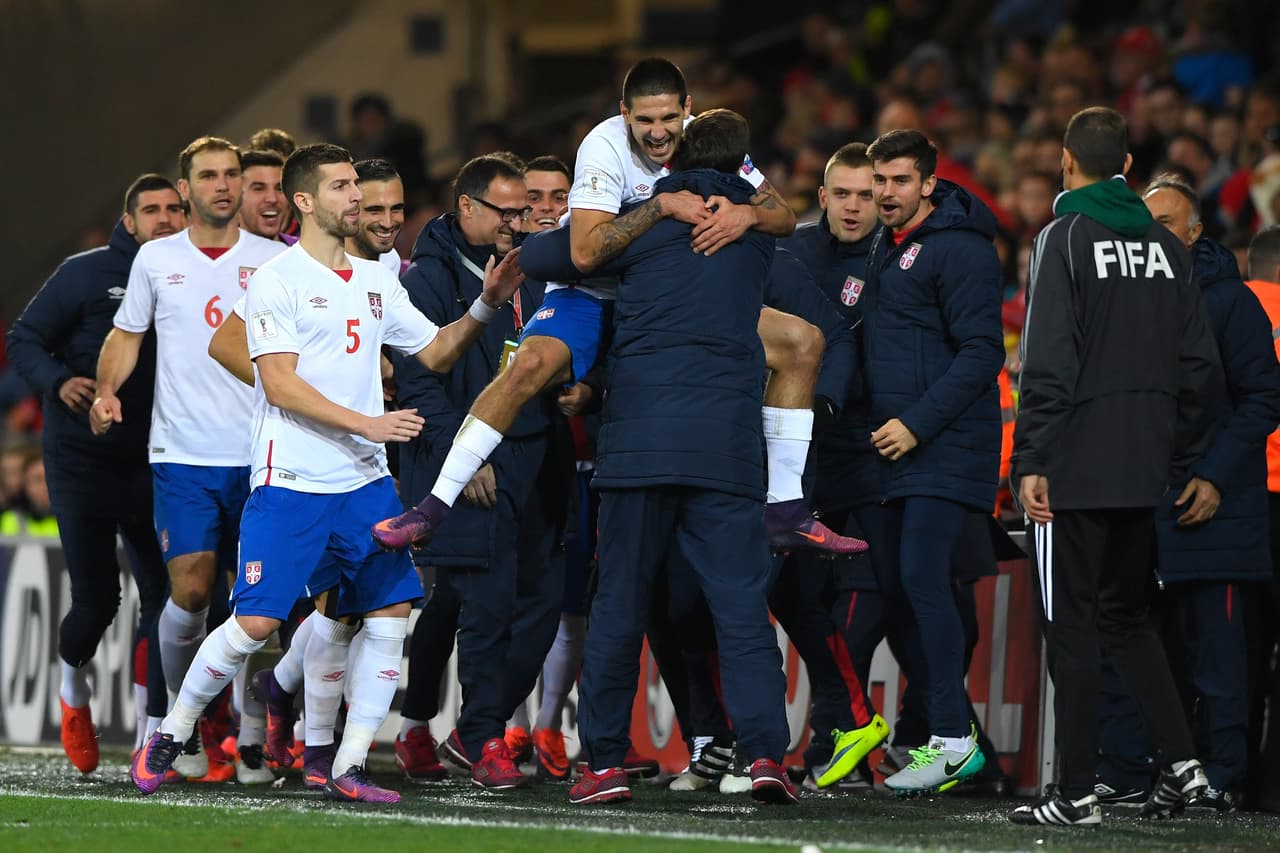 Con la igualdad, Serbia se mantiene de segundo con 8 puntos, superado por Irlanda que venció 0-1 a Austria de visitante y se mantiene líder con 10 unidades.
