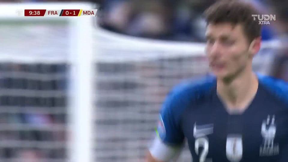 Tiro desviado de Benjamin Pavard