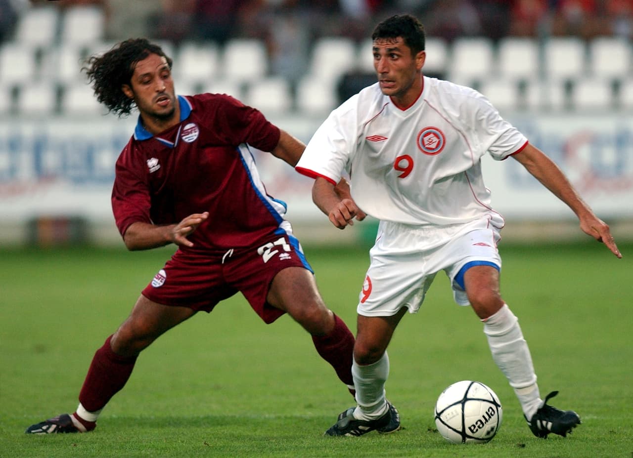 El suizo Paulo Diogo sufrió mientras celebraba un gol con Servette, cuando fue las mallas con el público y se le enredó su anillo matrimonial, lo que causó la amputación parcial del dedo anular.