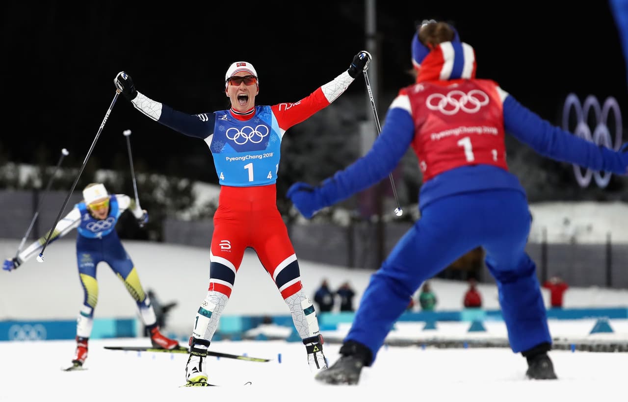 El equipo de relevos de esquí de fondo de Noruega se quedó con el primer lugar el pasado fin de semana, teniendo como protagonista principal a la esquiadora de 37 años quien fue la que cruzó la línea de meta.