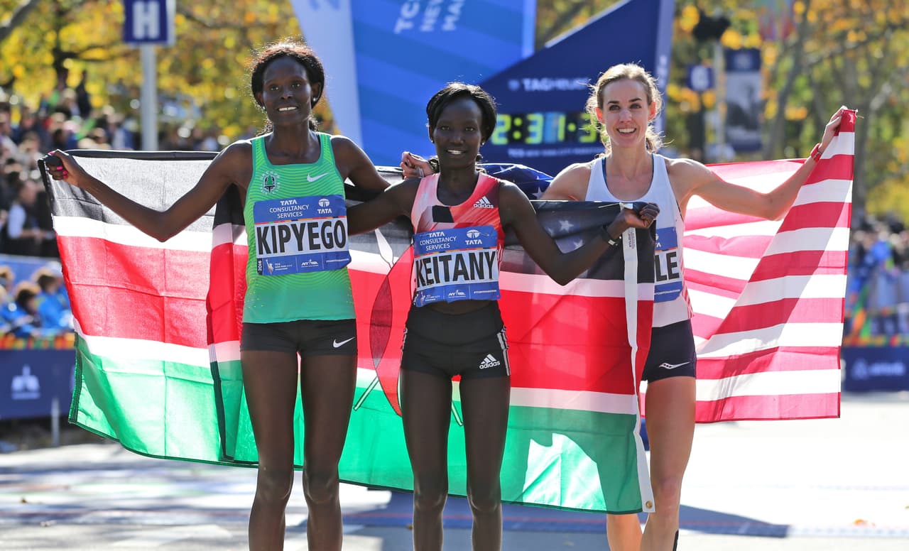 "Me siento estupenda", afirmó Keitany poco después de recibir la medalla de oro. "A las 15 millas (24 kilómetros) decidí hacer mi propia carrera", agregó.