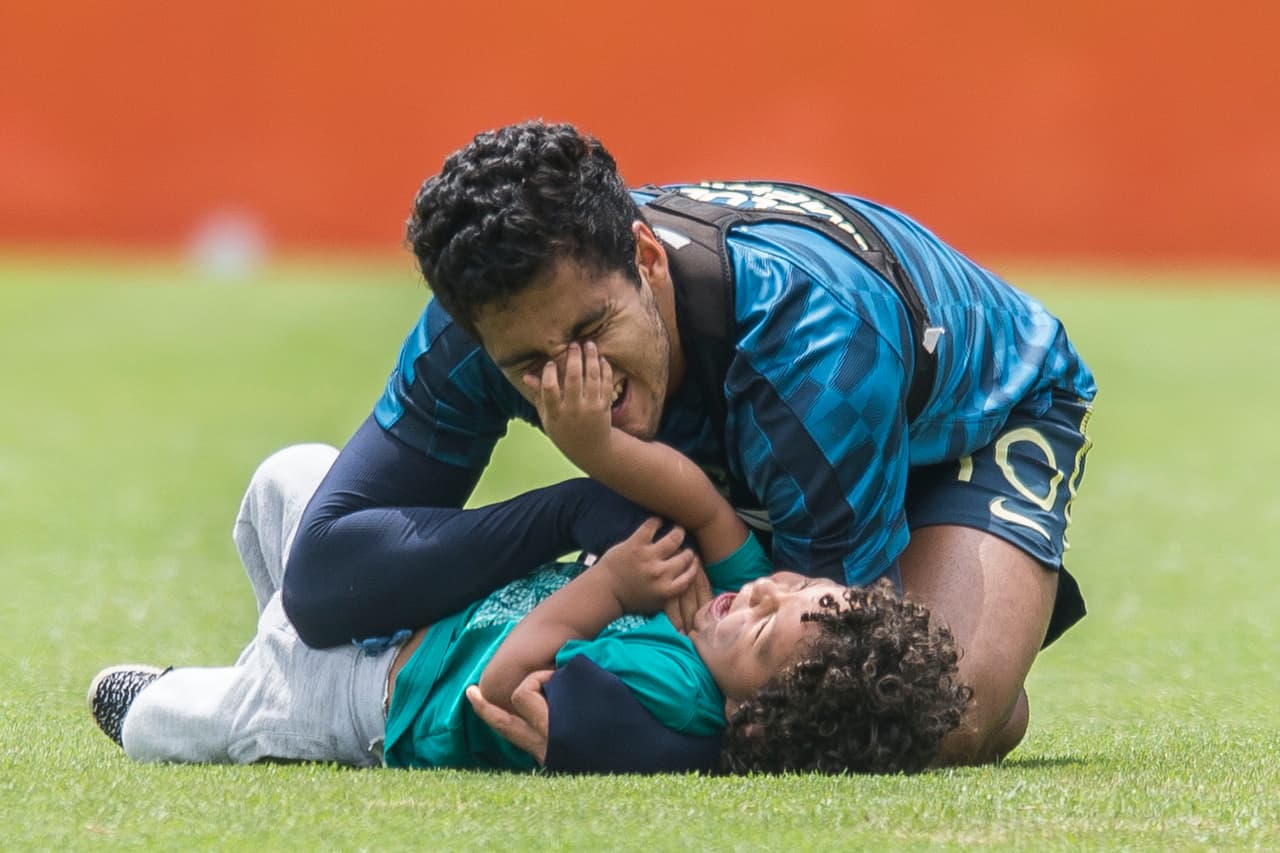 Entre risas y juegos se llevó la jornada de encuentro entre padre e hijo previo al partido del sábado contra Lobos BUAP.