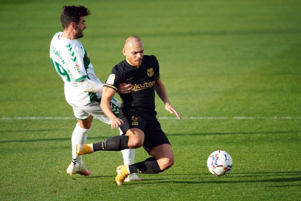 Barcelona derrota 2-0 al Elche en la Jornada 20 de la Liga. Frenkie de Jong anotó gol al minuto 39 y Riqui Puig hizo su primer gol oficial casi al finalizar el partido.