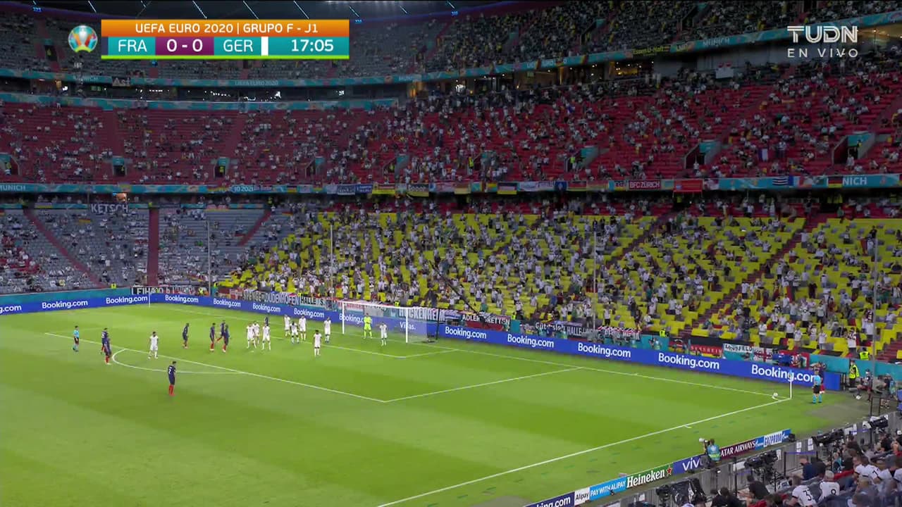 ¡TIRO ATAJADO! disparo por Kylian Mbappe-Lottin.