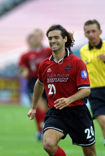 Año 2001: Parecía que el empate sería definitivo, hasta que el ecuatoriano Ariel Graziani le dio la victoria a Dallas por 3-2 con un remate dentro del área, dejando a Chicago como la víctima de la segunda remontada en reposición en la historia de la MLS.