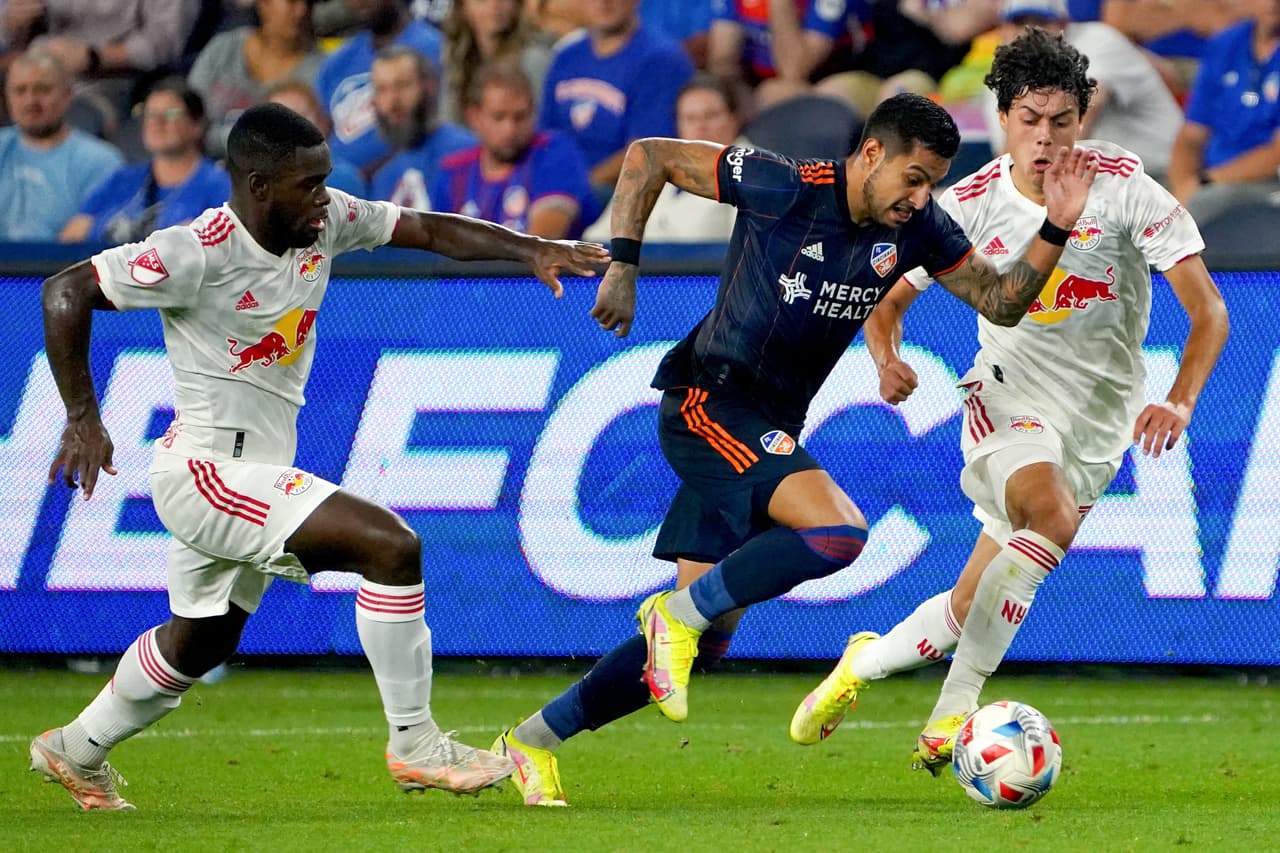 Otro cuadro en ascenso es New York Red Bulls, que el sábado se impuso como visitante a FC Cincinnati.
<br>