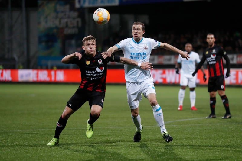 La derrota por 2-0 dejó al Excelsior en el puesto 14 con 26 puntos, solo con dos de ventaja frente al FC Emmen que se encuentra en zona de descenso.