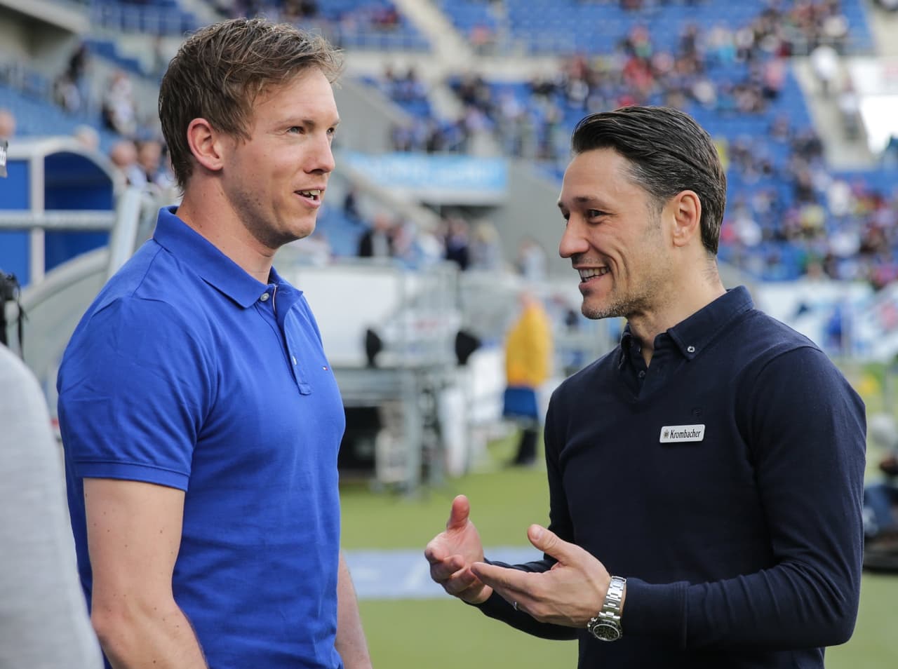 El joven Julian Nagelsmann (29 años) junto a Niko Kovac, quien no es joven pero sí tiene poca experiencia en el banquillo, fueron los directores detrás de este encuentro. Acá el saludo previo al inicio.