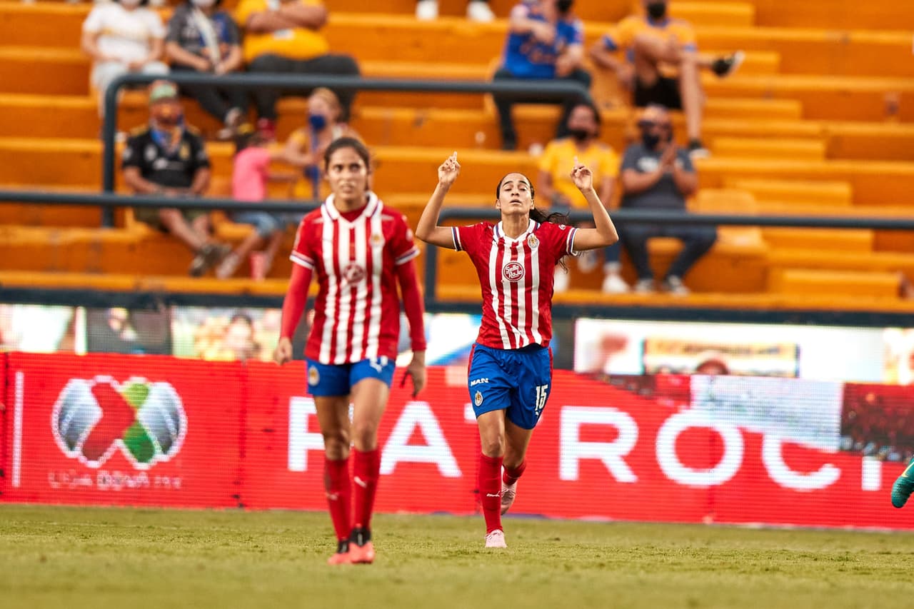 Tigres no dio oportunidad a las Chivas para reaccionar y con un contundente triunfo en la vuelta consiguió el bicampeonato.