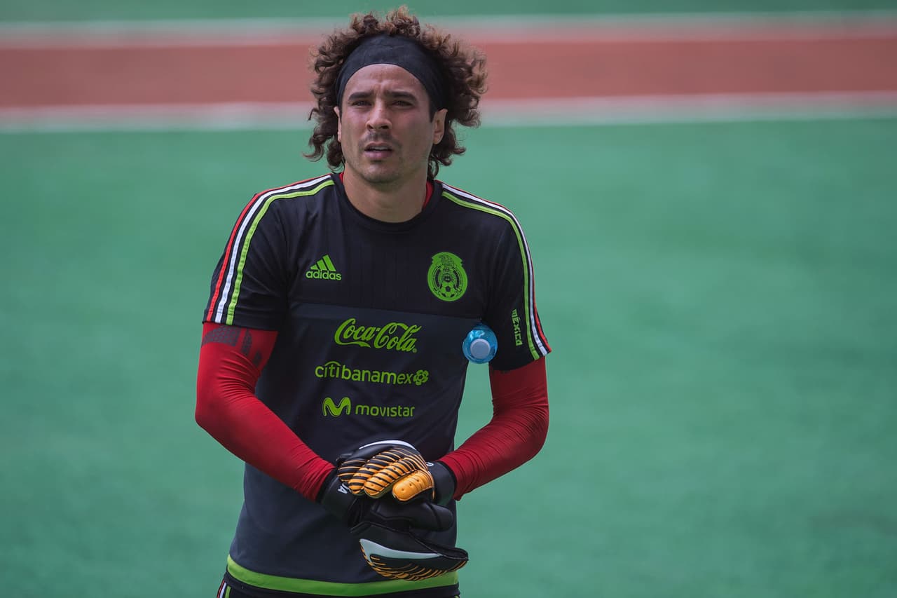 Con 32 años, Guillermo Ochoa tiene una larga experiencia en el fútbol mexicano, en el que lleva como profesional 13 años, 12 de ellos desde su debut en el 'Tri'.