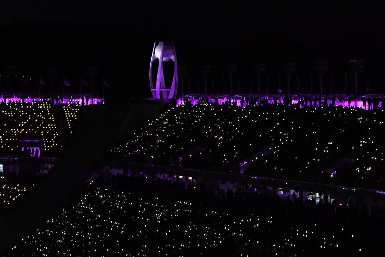 La ceremonia de cierre de Juegos Olímpicos de Invierno en Pyeongchang 2018 tuvo pirotecnia, luces, baile, música y colorido, un espectáculo que reflejó el brillo de la competencia en Corea del Sur.