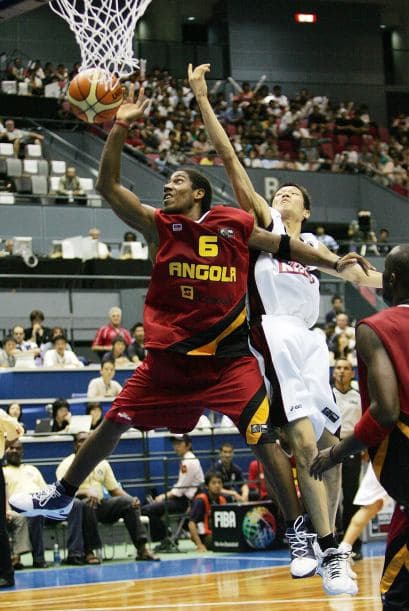 Angola partirá en su séptimo campeonato del mundo sin su mejor jugador, Carlos Morais (foto) por lesión. la mayoría de los jugadores de Angola militan en la liga angoleña.