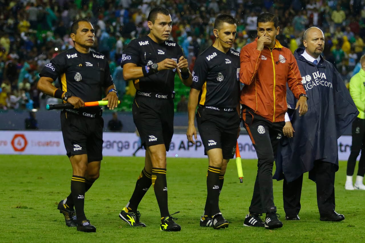 El trabajo de Marco Antonio Ortíz Nava fue bueno en general aunque señaló un polémico penal que le dio el segundo tanto a La Fiera. (Imago 7)