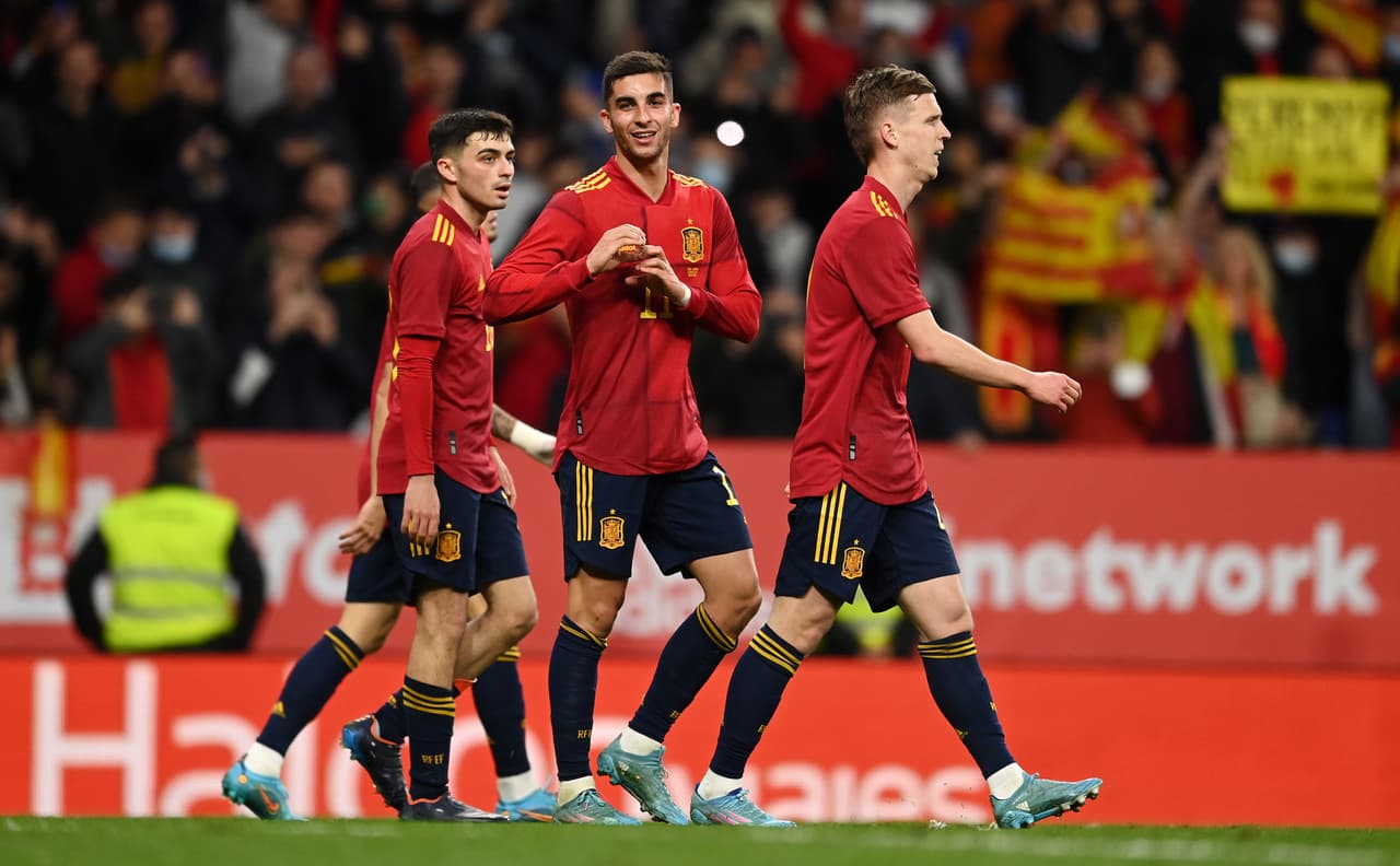 España sacó un apurado triunfo ante la Selección de Albania en un encuentro que dejó la emoción para los minutos finales.