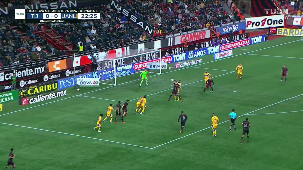 ¡TIRO ATAJADO! disparo por Nicolás Ibáñez.