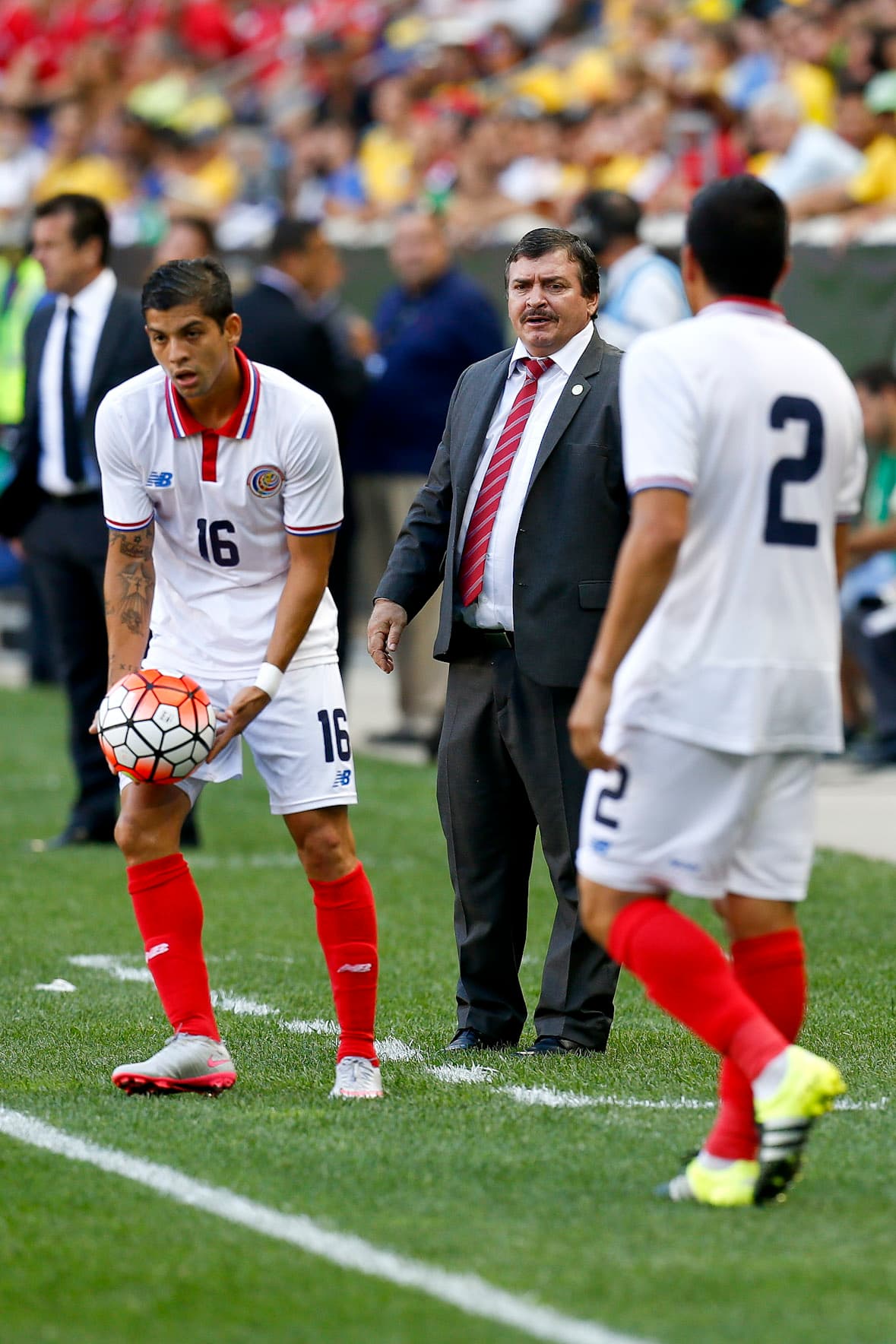'El Machillo', con una carrera corta como técnico, tuvo su primer reto contra Brasil. El equipo tico cayó 1-0, pero tuvo una mejoría notable en su juego, lo que de daba un nuevo aire a la selección.