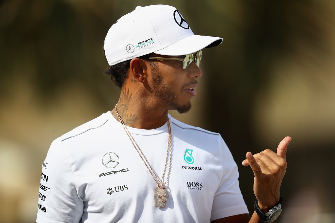 Hamilton espera repetir triunfo en Sakhir, en un circuito de 5,412 metros en el que está previsto dar 57 vueltas. construido en el desierto, a las afueras de Manama, la capital de Bahrein, situada en la mayor de las más de treinta islas que integran el archipiélago del reino de la Península Arábiga.