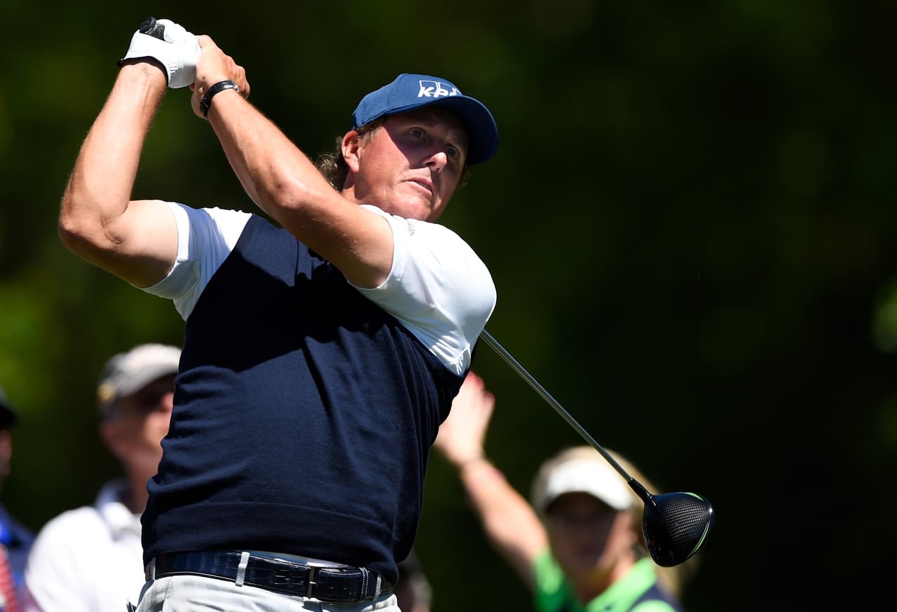 Phil Mickelson: tras recuperarse de sus cirugías por hernias, el tres veces campeón del Masters vuelve a entrear en la baraja de los candidatos. La cuarta chaqueta verde podría ser una realidad.