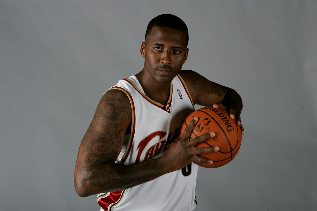 8- La ex esposa de Lorenzen Wright fue imputada de asesinato por la muerte del jugador de la NBA hace más de siete años, informaron las autoridades.