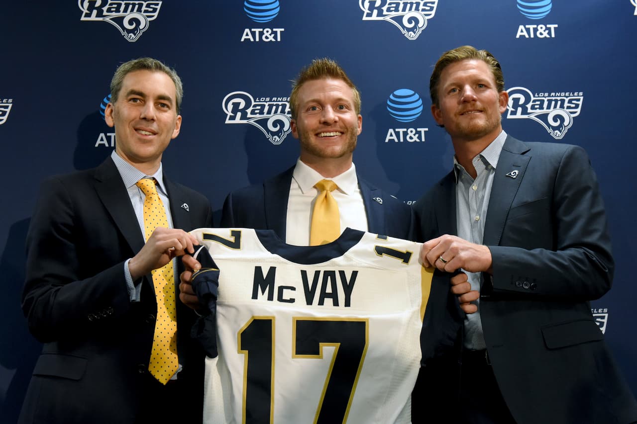Y en 2017, McVay, quien jugara como receptor en el fútbol colegial con los Red Hawks de la Universidad de Miami en Ohio, se convirtió en el head coach más joven en la historia al firmar con los Rams.