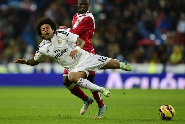 El ghanés Mohammed Fatau llegó al Rayo Vallecano con la idea de ser titular con el Rayo Vallecano pero la realidad es que el volante no ha encontrado su juego con el equipo español y esto ha hecho que caliente la banca muchos juegos.