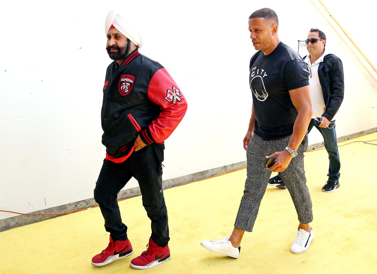 Se llegó la fecha del Juego 3 de las Finales NBA en la costa oeste de los Estados Unidos cuando Oracle Arena recibió de nuevo la lucha por el cetro de la mejor liga de baloncesto del mundo. Así fue como llegaron al recinto los jugadores tanto de Toronto Raptors como de Golden State Warriors.