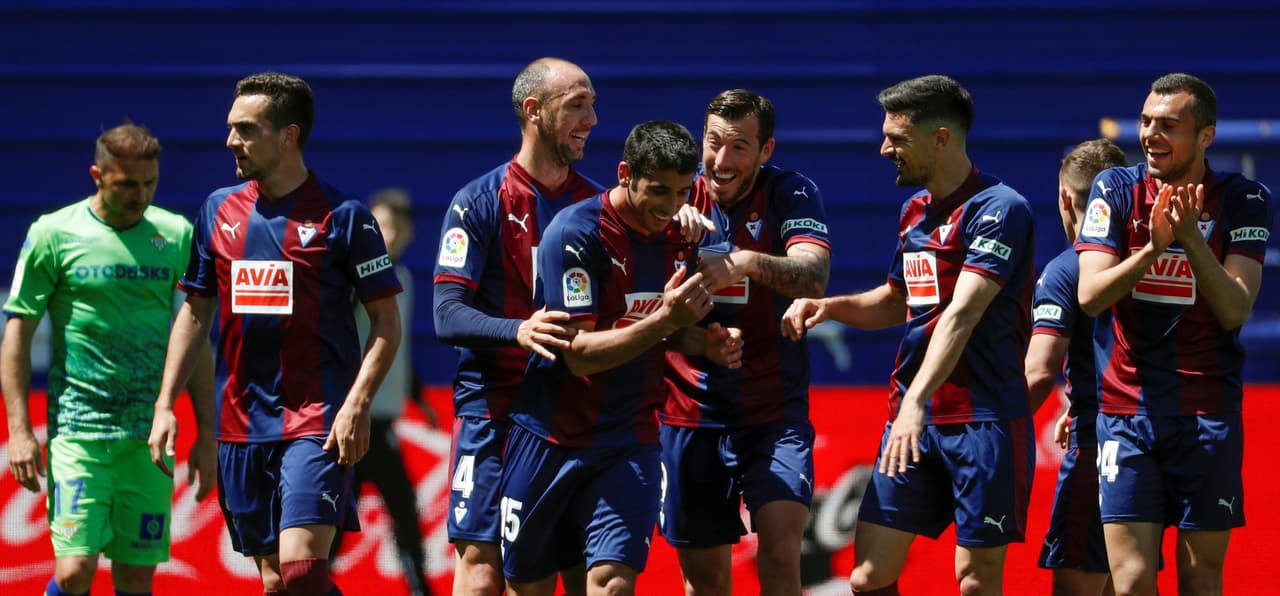 Es así como el Eibar llega a 46 puntos y asciende a la posición 11, eludiendo definitivamente el descenso y deja al Betis en el puesto 13 con 44 unidades y con un cierre de temporada atroz.