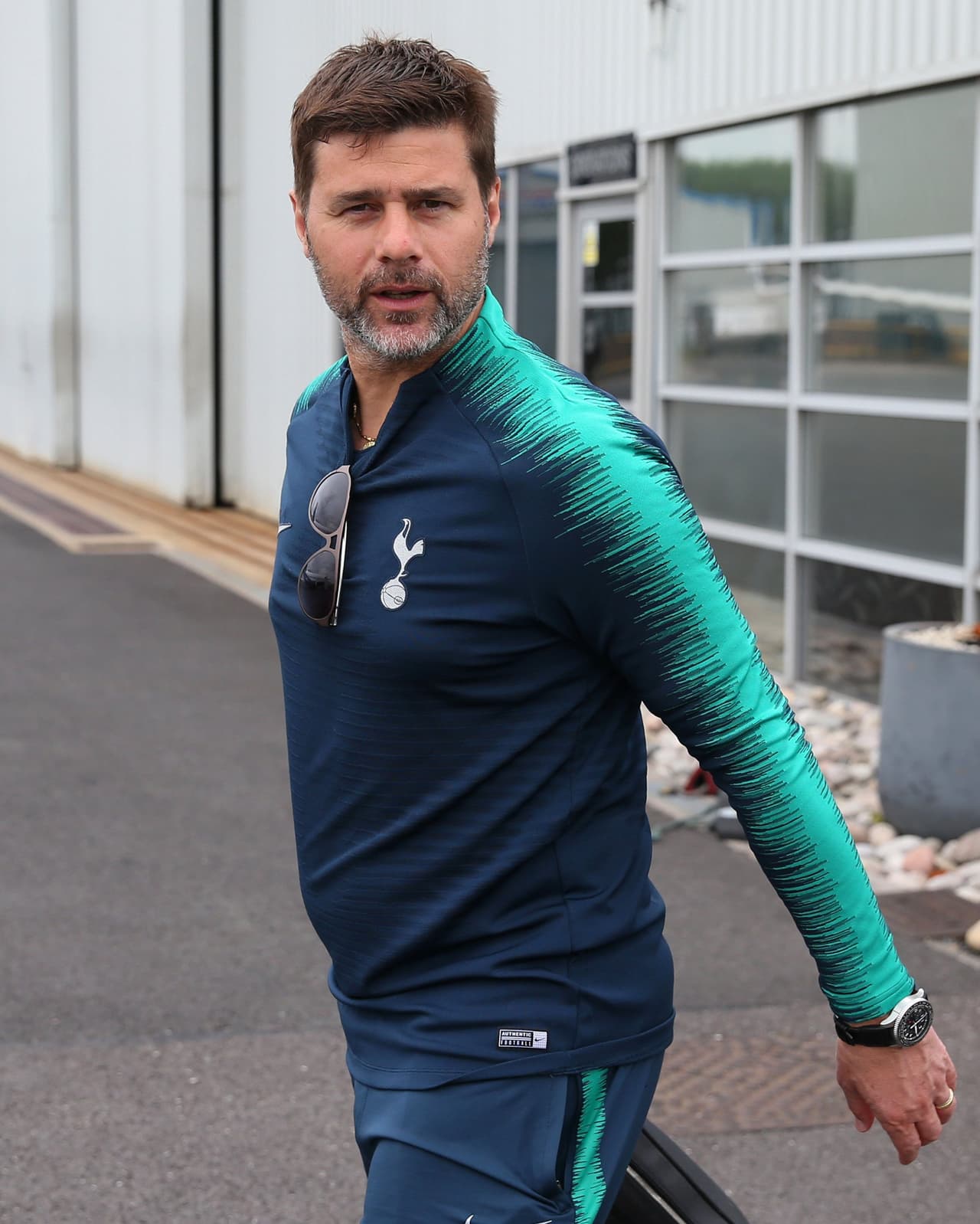 Los Spurs iniciaron su viaje a Madrid este miércoles con la ilusión de conseguir su primera corona de Champions League. La gran novedad en la lista de convocados es el goleador Harry Kane, quien se perdió por lesión los últimos duelos del equipo.