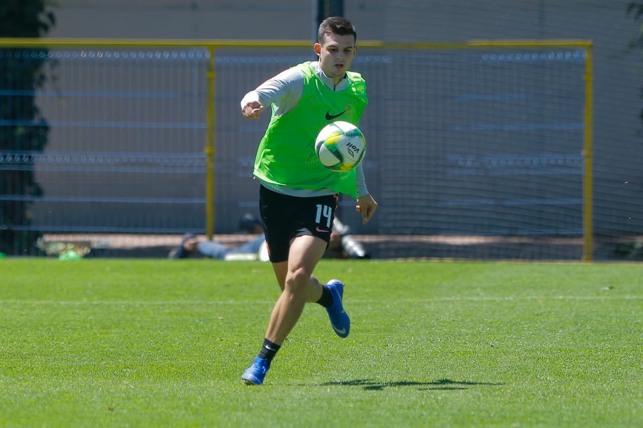 Oribe Peralta volvió a ser parte del grupo de trabajo de América, que entrena con miras para su choque contra Tigres en el Clausura 2019. El 'Hermoso' espera contagiar a sus compañeros para ir por los puestos de comando.