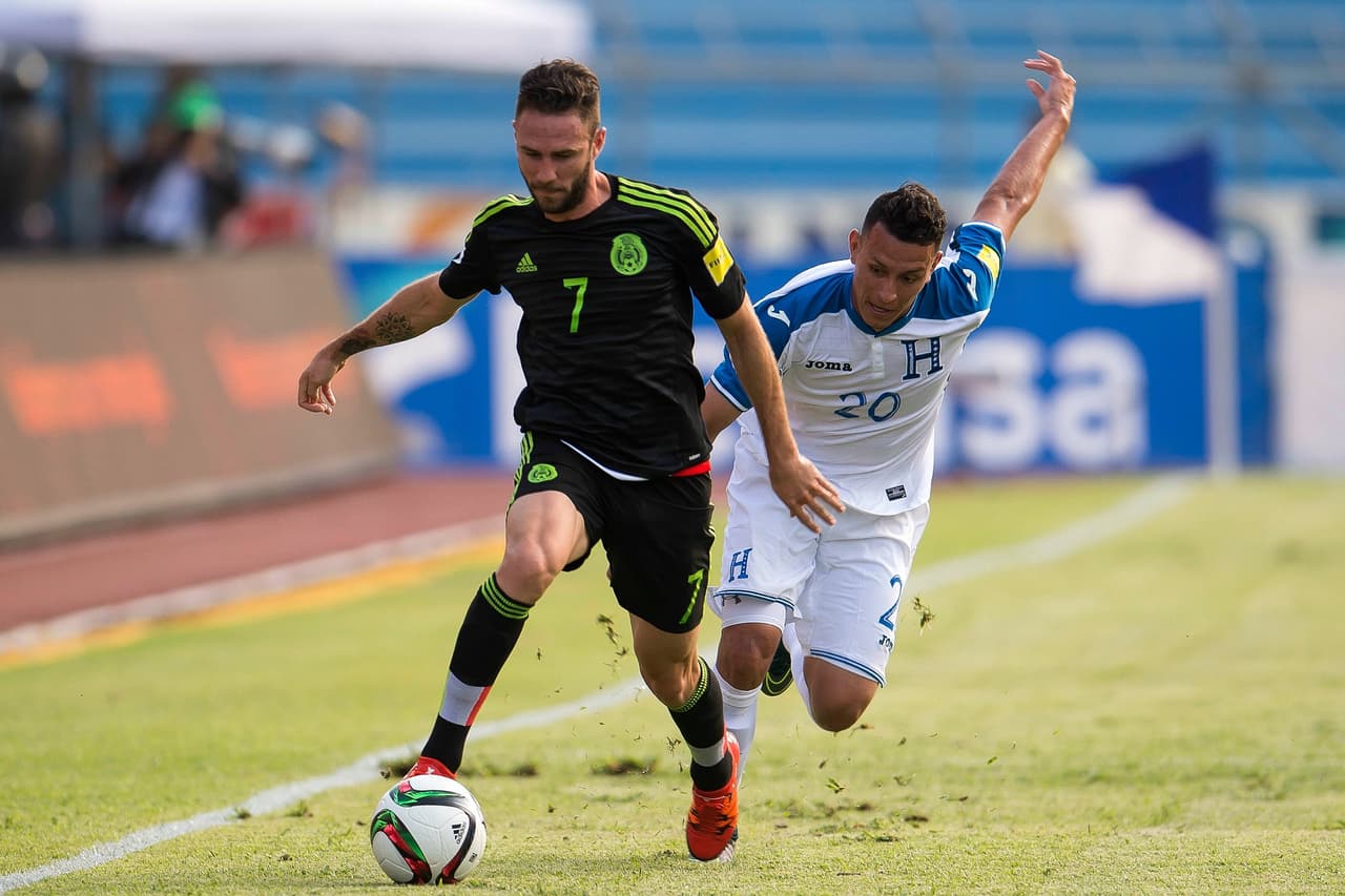 Miguel Layún: Tuvo una labor de sacrificio en defensa y marca más que de aporte al frente. Sus coberturas sirvieron para darle equilibrio en media cancha y sus pases le dieron profundidad a la selección mexicana. Calificación 8.