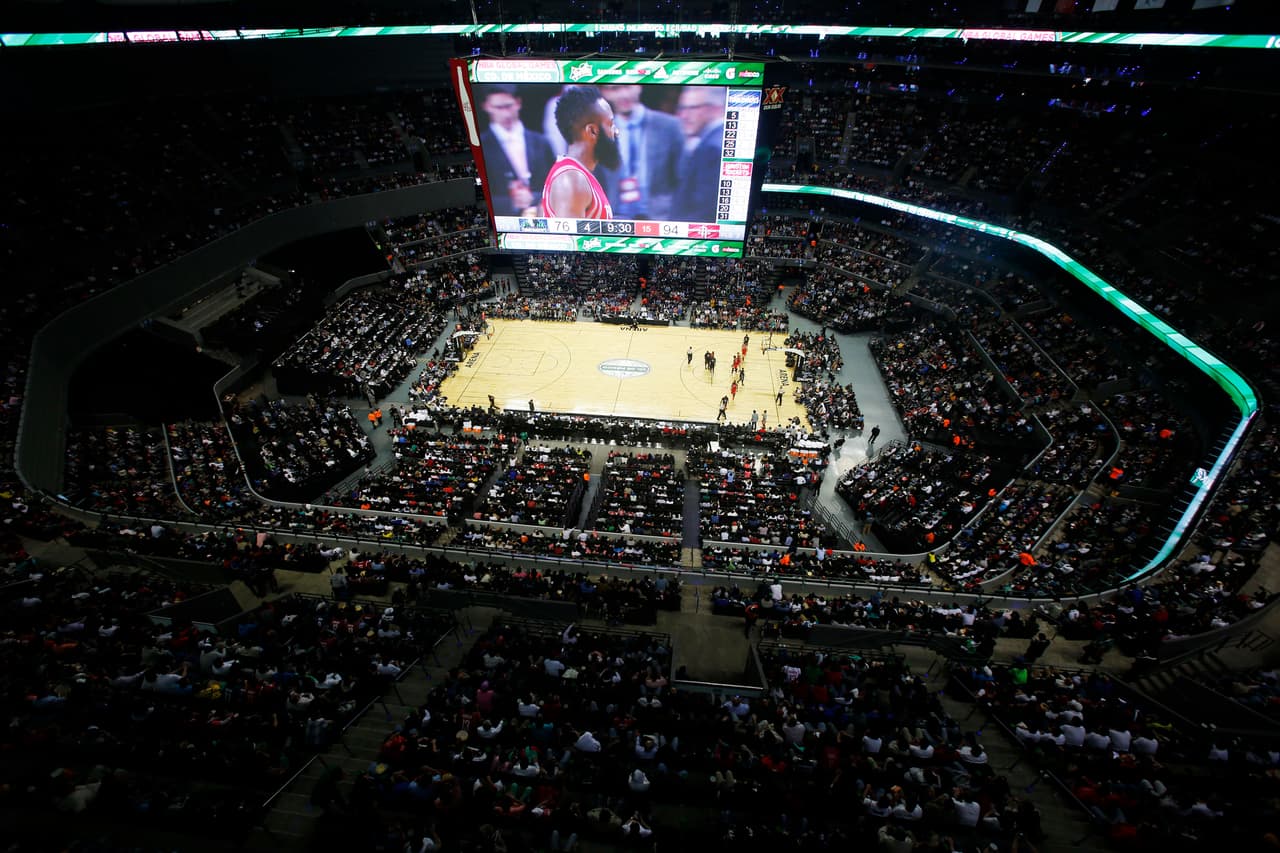La última visita de los Houston Rockets a México fue en 2014. Aquel encuentro James Harden anotó 23 puntos y dio 10 asistencias.