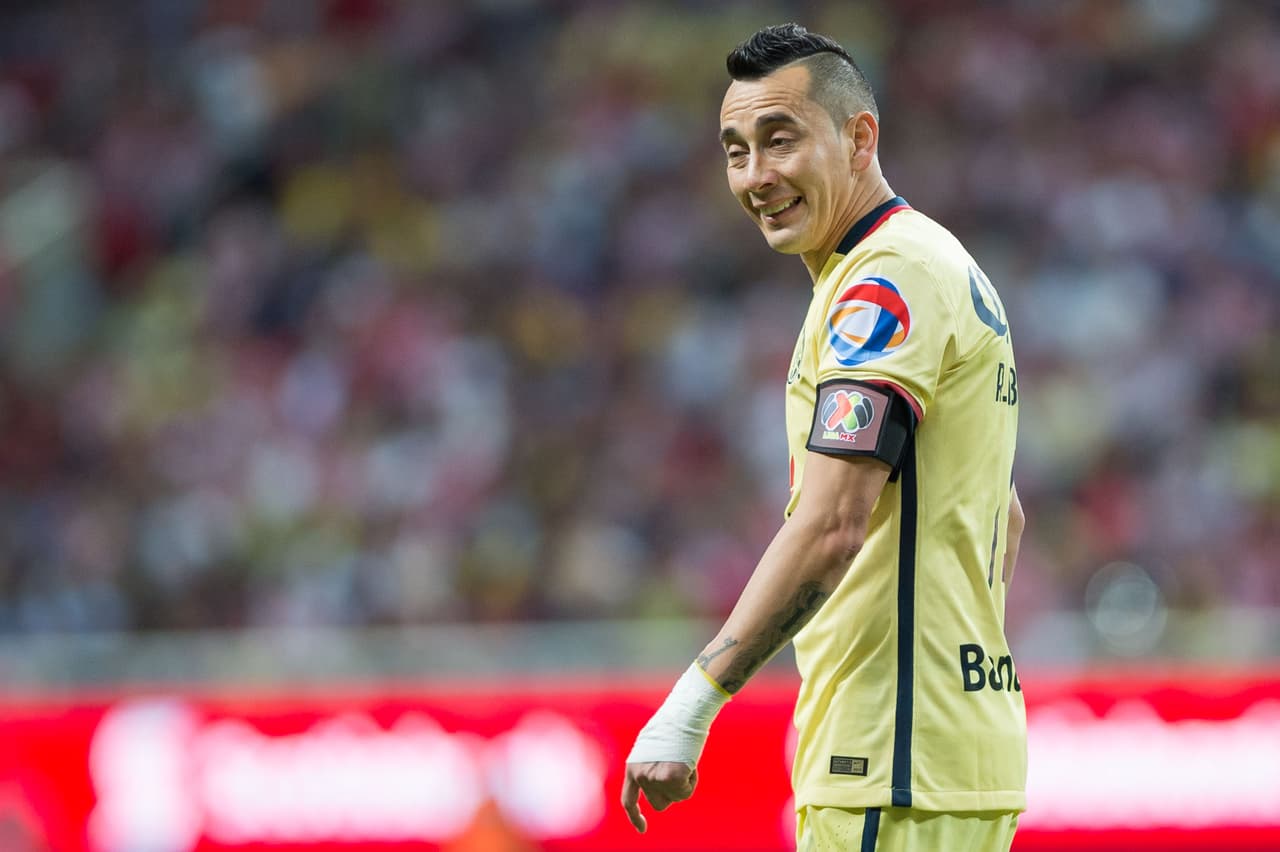 Rubens Sambueza #14 - El argentino naturalizado mexicano sigue cargándose el equipo al hombro, y en este partido no fue la excepción, ya que gracias a su fortaleza mental y su garra, logró esquivar a un Raúl López para mandar un centro perfecto a la cabeza de Oribe Peralta para anotar el segundo gol del equipo americanista. Calificación 8.