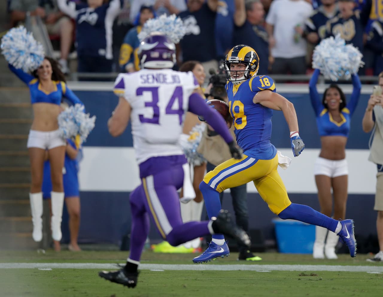 Y el equipo de casa mostraba el músculo por el poderío ofensivo con un pase de Goff a Cooper Kupp (18) de 70 yardas para poner 14-10 arriba al equipo de Los Ángeles.