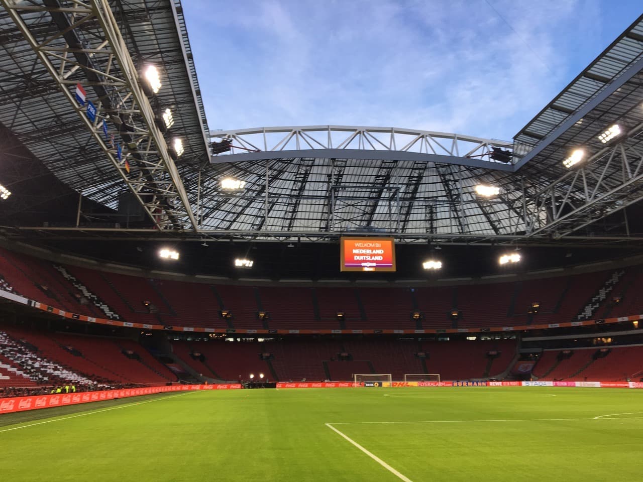 Así aguardaba el Johan Cruyff Arena a los miles de aficionados, tanto holandeses como alemanes, para esta jornada de la UEFA Nations League.