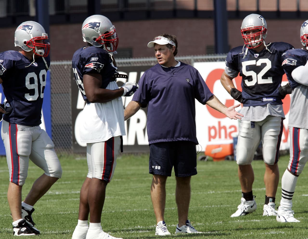 <b>Se respeta la naturaleza de cada jugador</b>
<br>Busca jugadores que sepan hacer bien las cosas y los coloca en posiciones ideales para tener éxito, diseñando esquemas alrededor de ellos, en vez de introducirlos a un sistema prefabricado en el que tienen que llenar un rol específico.