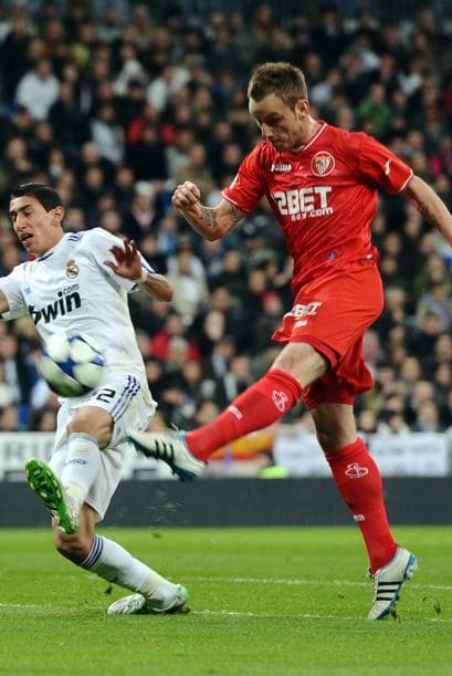 El Sevilla tuvo ocasiones para ponerse adelante en el marcador, con un gol que fue anulado por supuesto fuera de lugar.