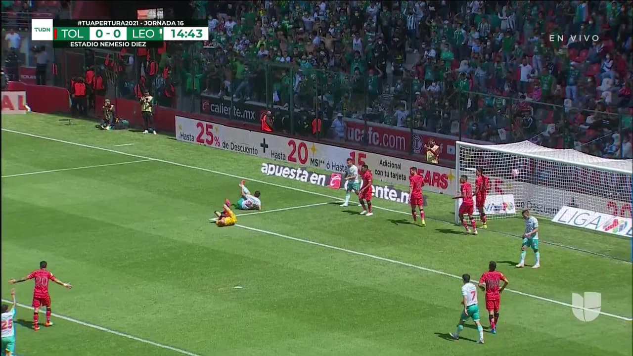 ¡TIRO ATAJADO! disparo por Santiago Colombatto.