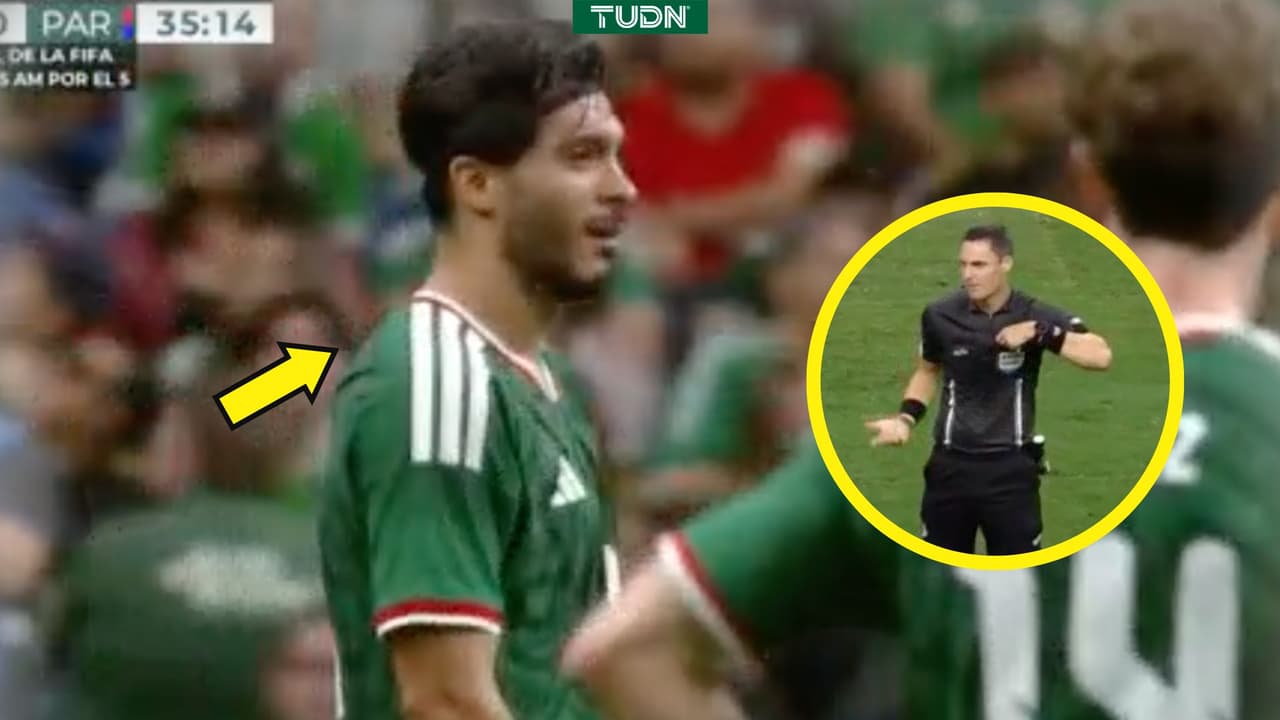 ¡Insólito! Raúl Jiménez se burla inesperadamente del árbitro y esto ocurre