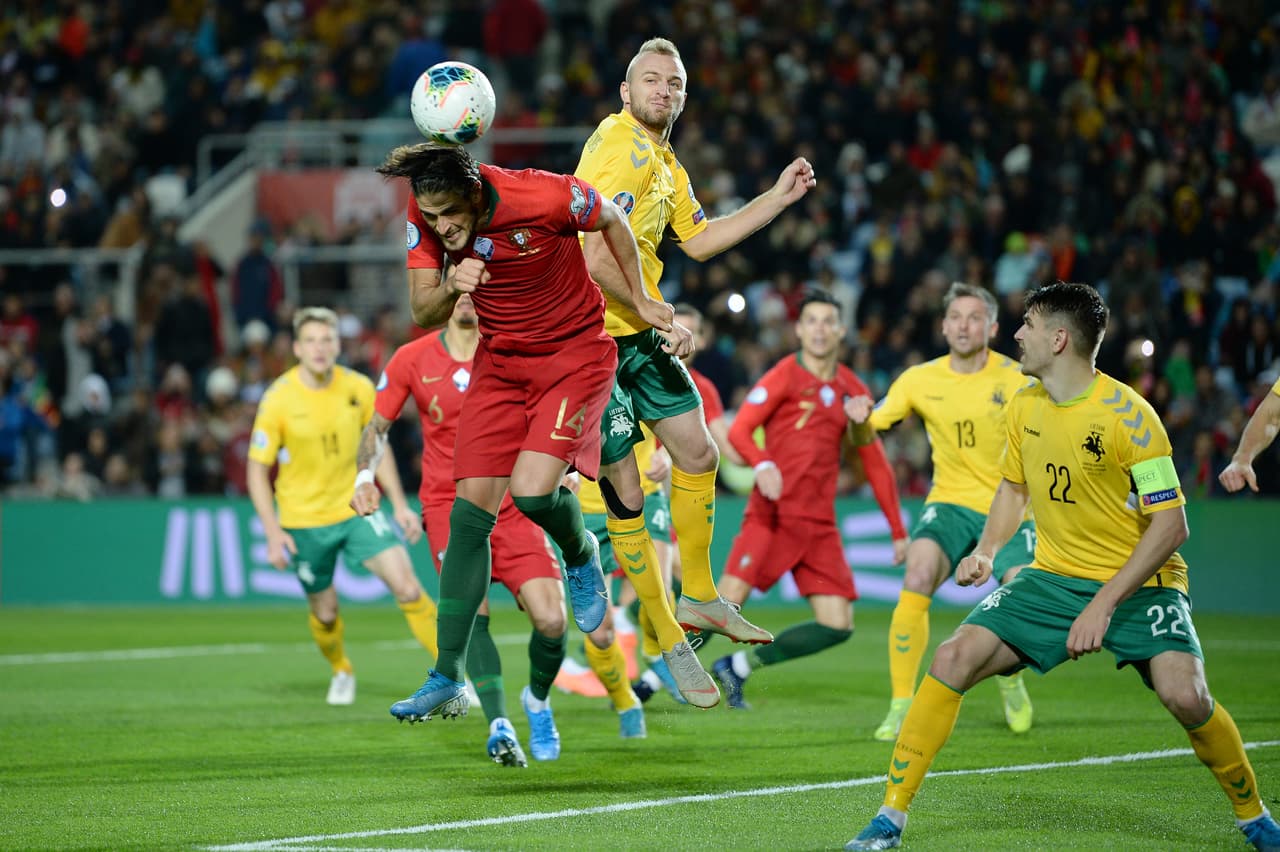 En el Estadio Algarve, Portugal tundió 6-0 a la selección de Lituania y se acerca a la calificación.