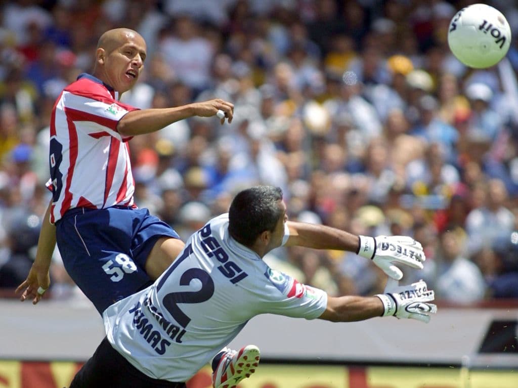 El Guadalajara venció por 2-0 a Pumas en el Estadio Jalisco, en la temporada regular y la Liguilla se enfrentaron en la Final del Torneo Clausura 2004.